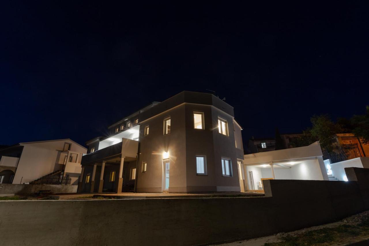 סנג' Apartments Luka מראה חיצוני תמונה
