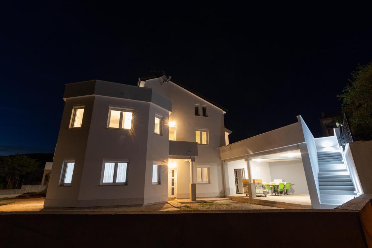 סנג' Apartments Luka מראה חיצוני תמונה
