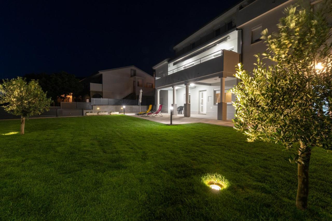 סנג' Apartments Luka מראה חיצוני תמונה