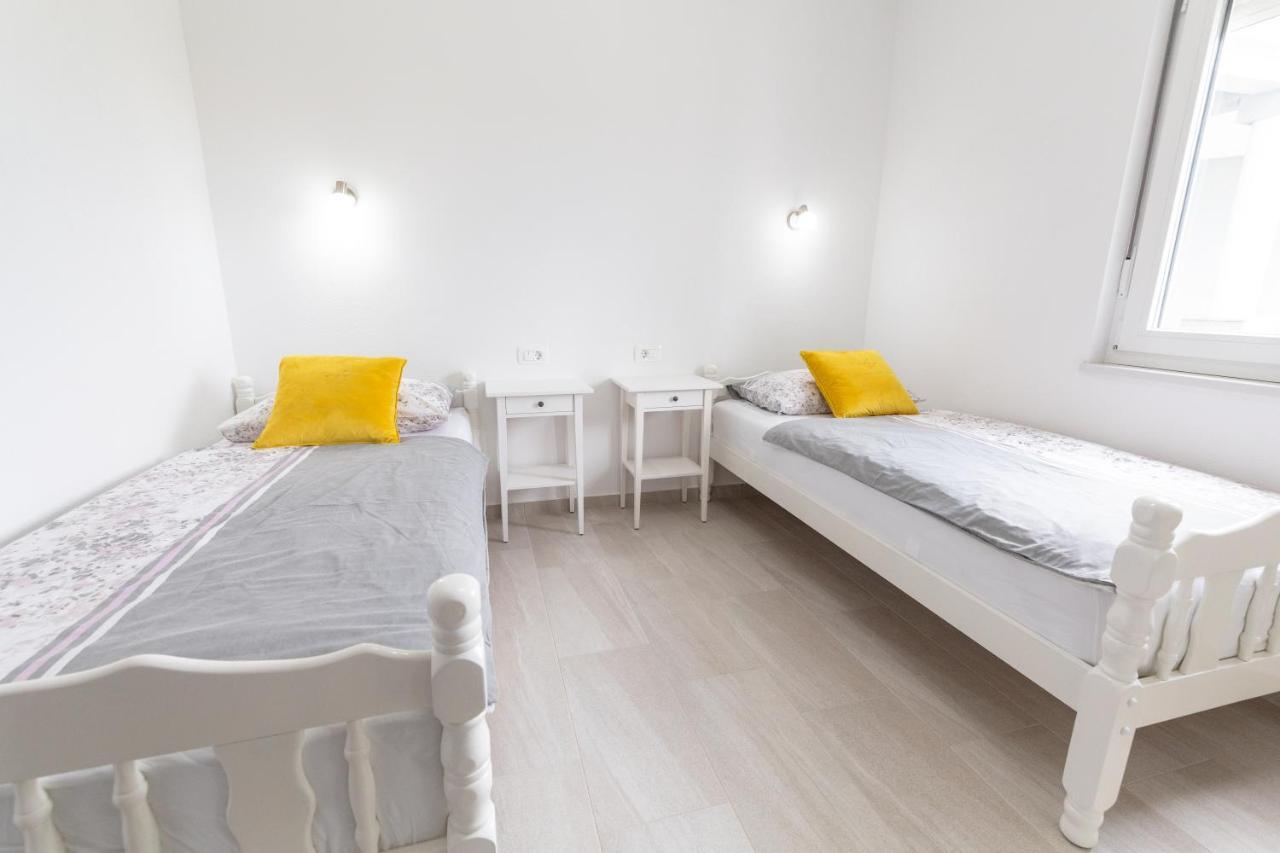 סנג' Apartments Luka מראה חיצוני תמונה